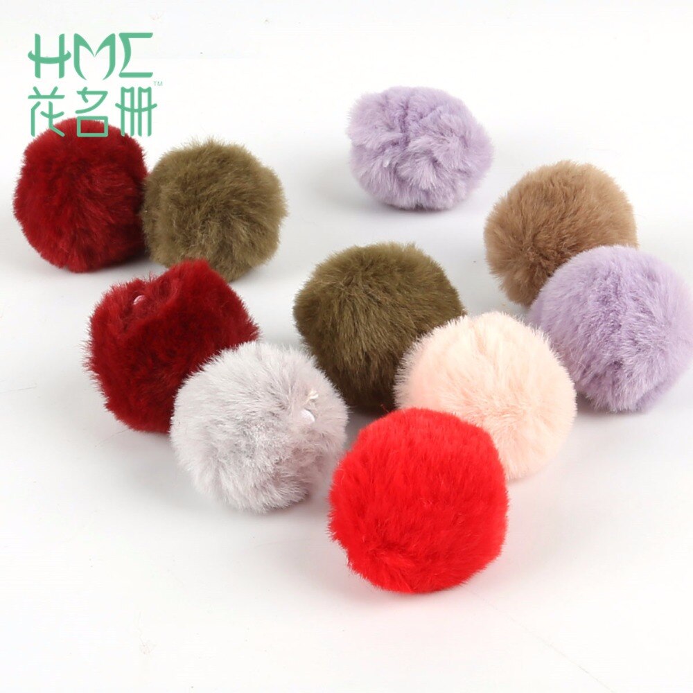 18 st/lot 4cm flerfärgad fluffig söt pom pom porte klave för kvinnor väska charm leksaker härlig päls boll pompom för nyckelring material