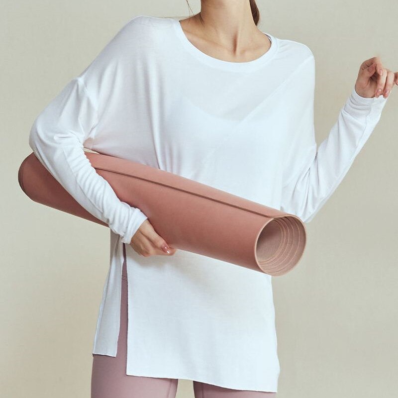 Sportliche damenbluse, locker fallend, figurformend, langärmelig, für sport, freizeit, laufen, pilates, fitness und yoga