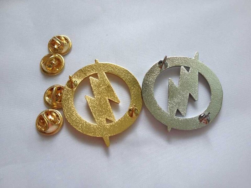 US The Flash Metal Badges Personality Badge Pin Gold and