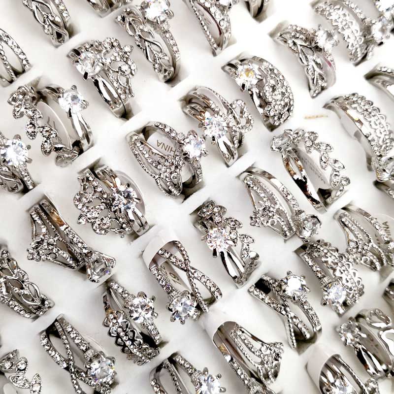 10 stk kvindelige ringe blandede stilarter guld og sølvzirkonringe meget kvindelige smykker bulks parti  lr4161: Sølv