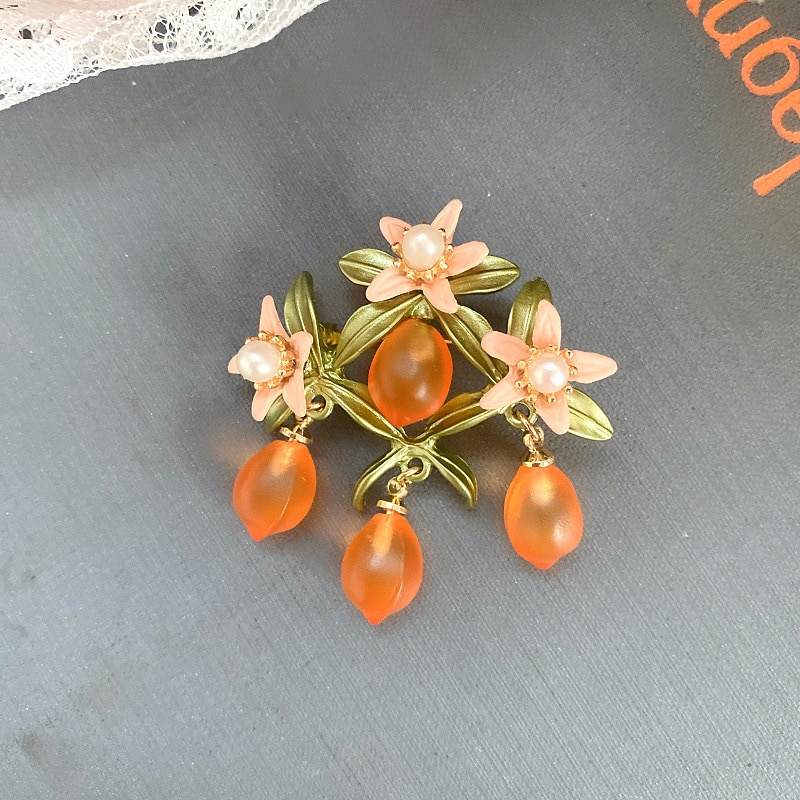 HUANZHI Retro Art Fruit Glazed Freshwater Pearl Leaves Orange Brooch for Women Men Overcoat Accessories Jewelry