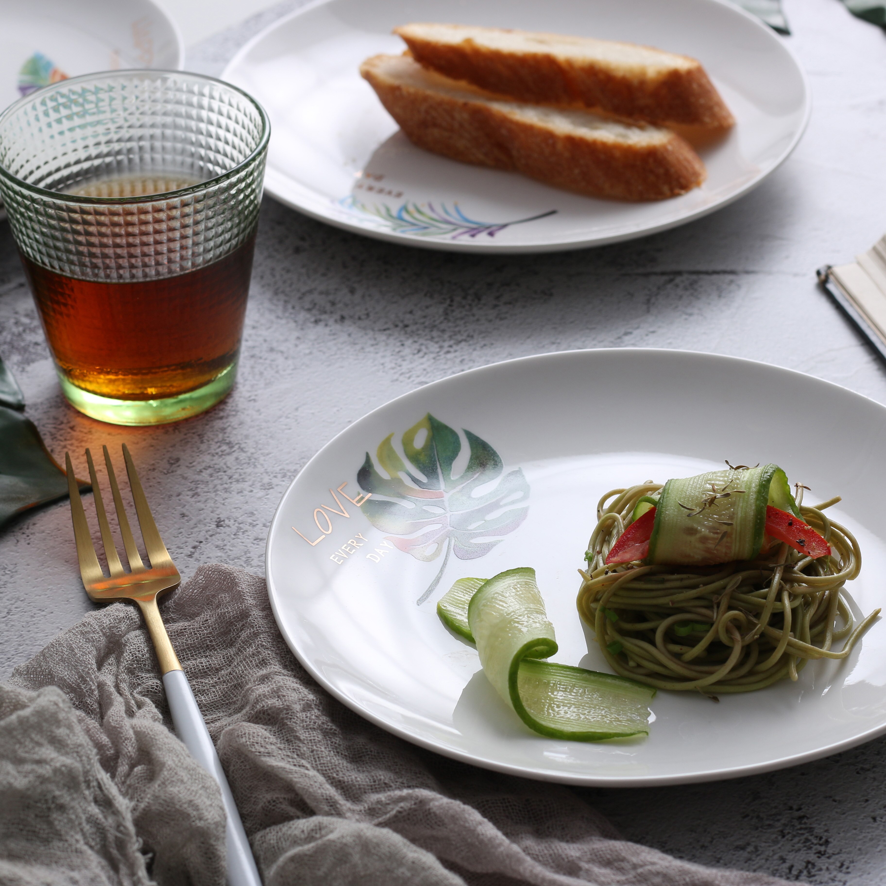 8 inch Round Plate Ceramic Dinner Plate Dish Porcelain Dessert Plate Dinnerware Cake Plate Daily Uses Home Tableware