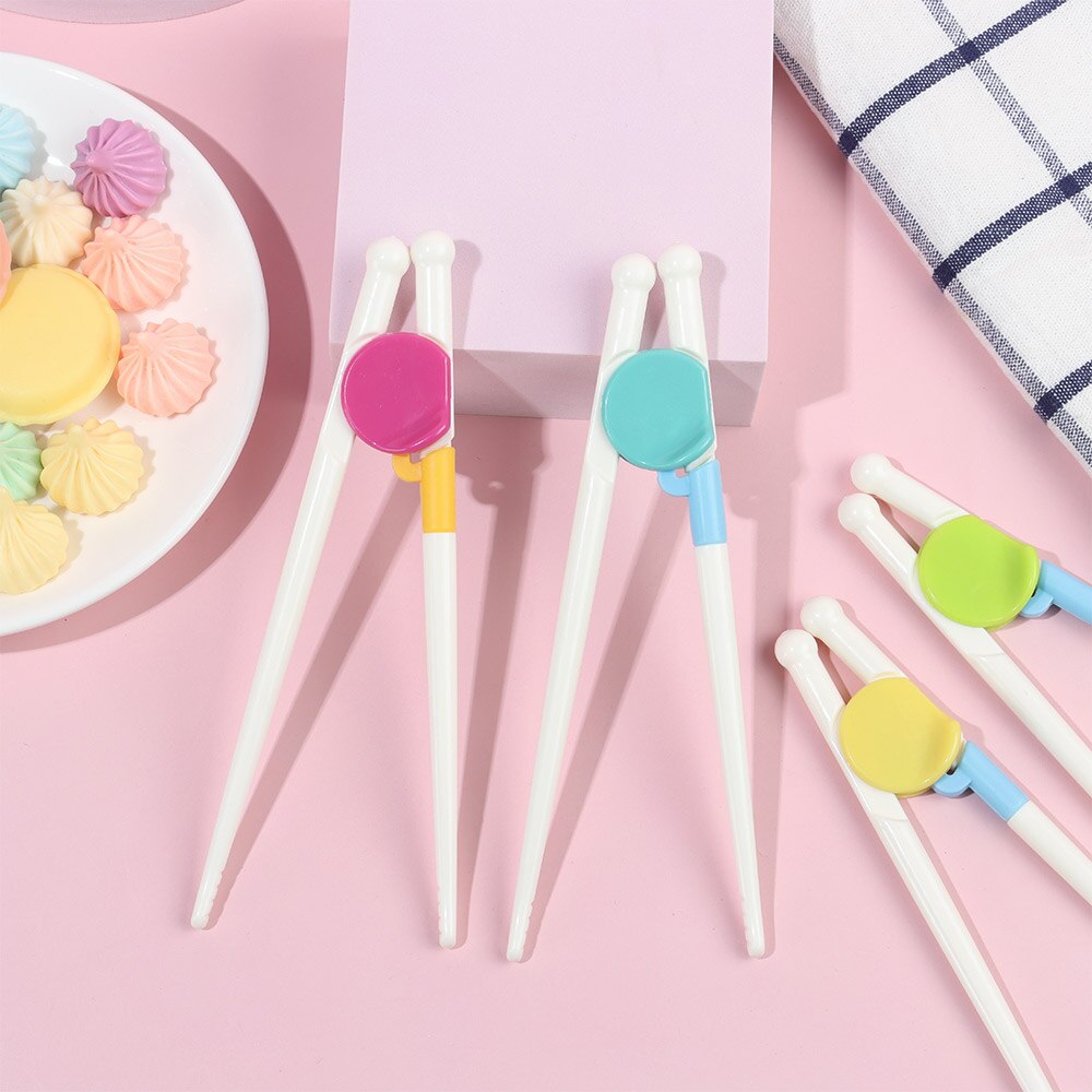 Palillos de comida de dibujos animados para niños y bebés, palillos de fácil uso, divertidos, para aprendizaje y entrenamiento, juego de cena, herramientas de cocina, 1 par