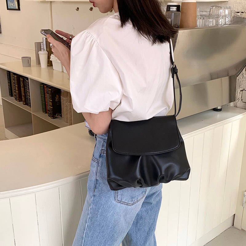 [EAM] Women Vintage Wrinkled Brief PU Leather Flap Personality All-match Crossbody Shoulder Bag Tide 18A0339