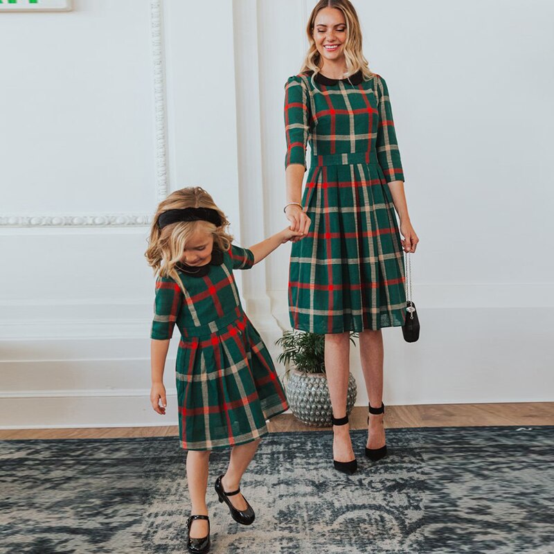 2022 Mommy And Daughter High Waisted Green Plaid O-Neck Plaid Outfits Spring Family Matching Dresses Look Festival Dress