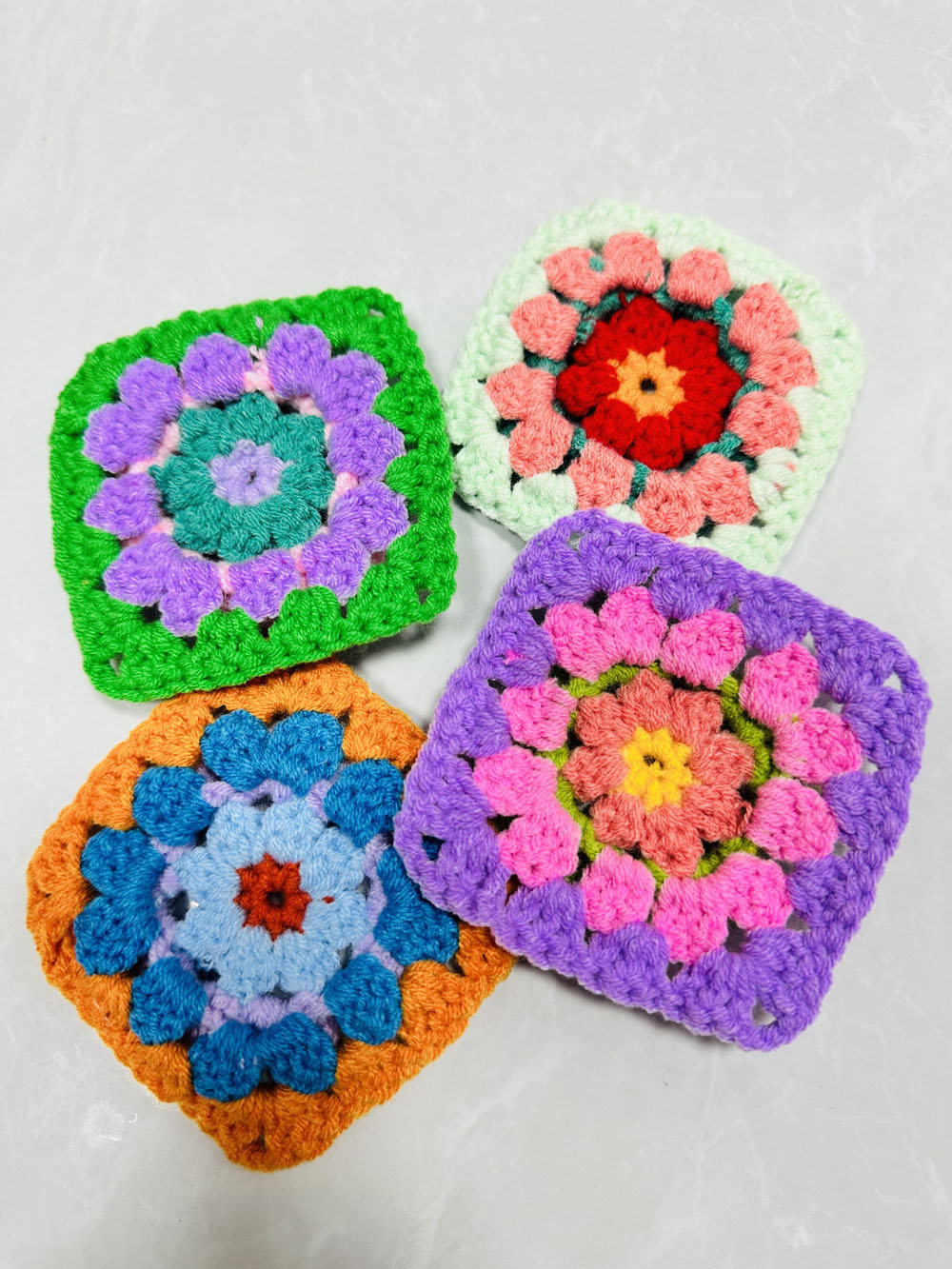 Kleurrijke handgemaakte gehaakte tafelonderlegger, doekje, kopjesonderzetter, koffieonderzetter, kerstbloemen placemat, bruiloft, keuken, 9,5 cm, 30 stuks