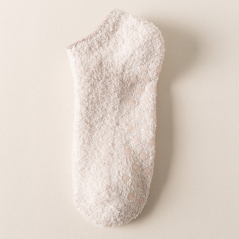 Women's Slouch Socks Women Thickened Coral Fleece Warm Indoor Floor Silicone Non-slip Invisible Cotton Boat Socks Hipster: WHITE