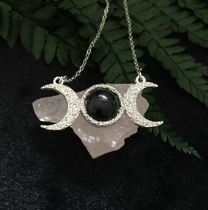 Verzilverd Triple Maan Ketting, Vrouwelijke Heks, Godin Hecate,Triple Maan, Godin Ketting, witchy Sieraden, Celestial: Black agate