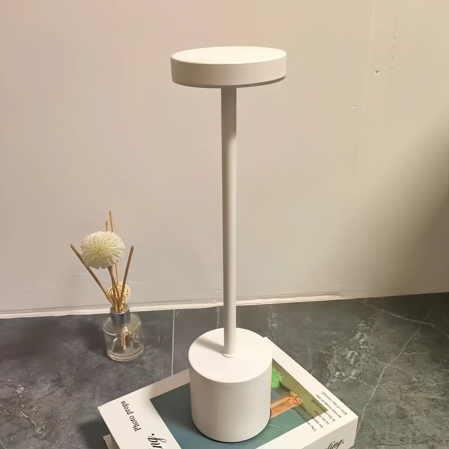 Tafellamp LED Touch Sensor Desktop Nachtlampje Oplaadbare Draadloze Leeslamp 3 Kleuren Verstelbaar Creatief Omgevingslicht: Black