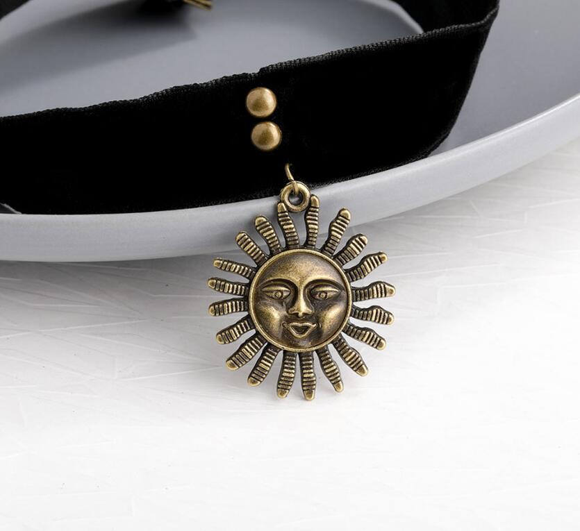 Vintage Vrouwen Gothic Leon De Mathilda Ketting Meisjes Zwarte Fluwelen Lint Retro Zon Vormige Choker Ketting: 1