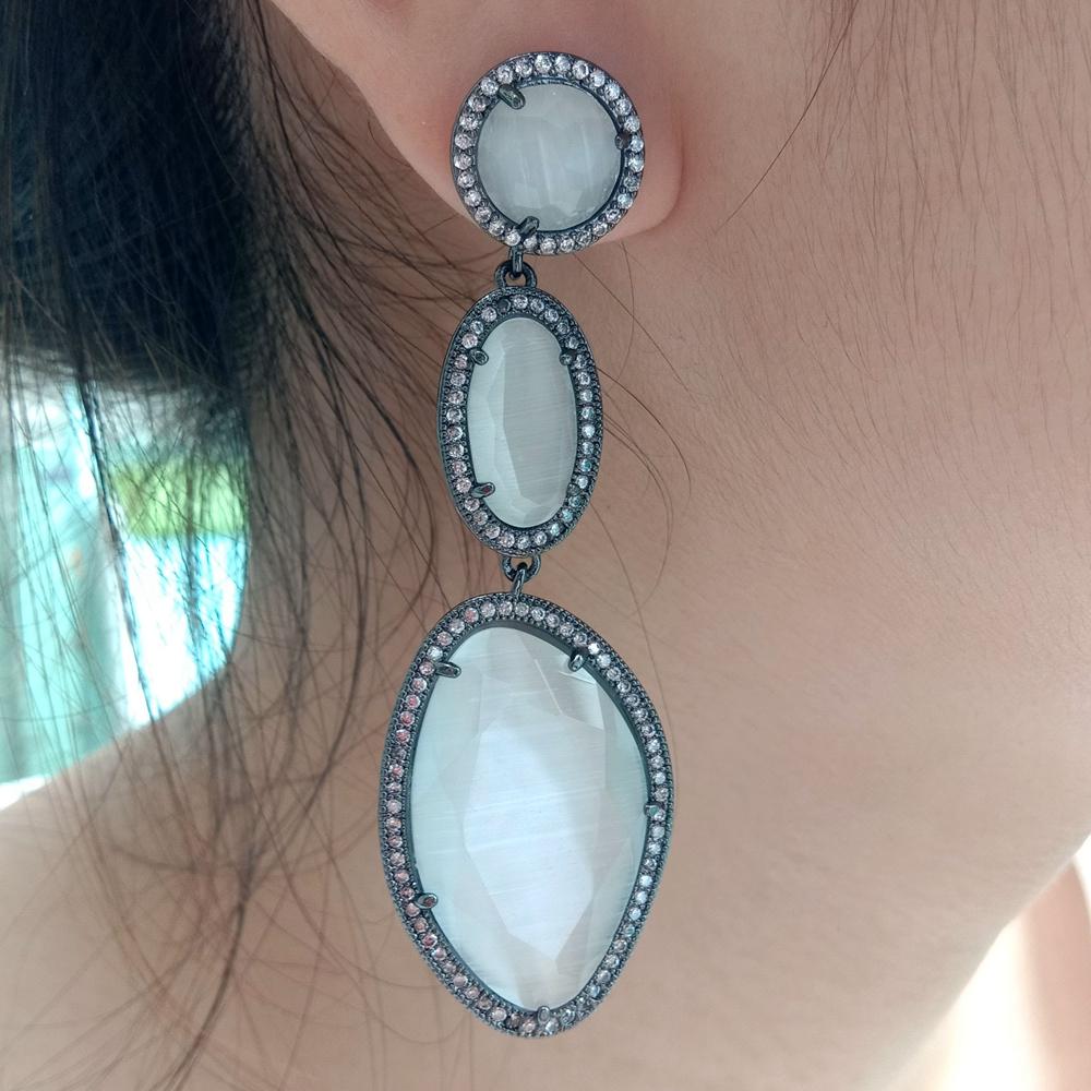 White Cat Eye Zirconia Pave Rand Gunmetal Stud Oorbellen Voor Vrouwen