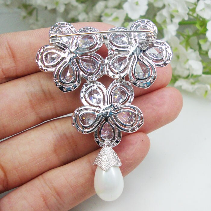 Zircon Crystal Luxurious Bride 3 Flower Wedding Clear Brooch Pin Accessories