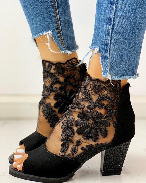 SHENGY femmes talons hauts Peep orteil dentelle fleur talon haut bride à la cheville Surface nette évider sandales: black / 36
