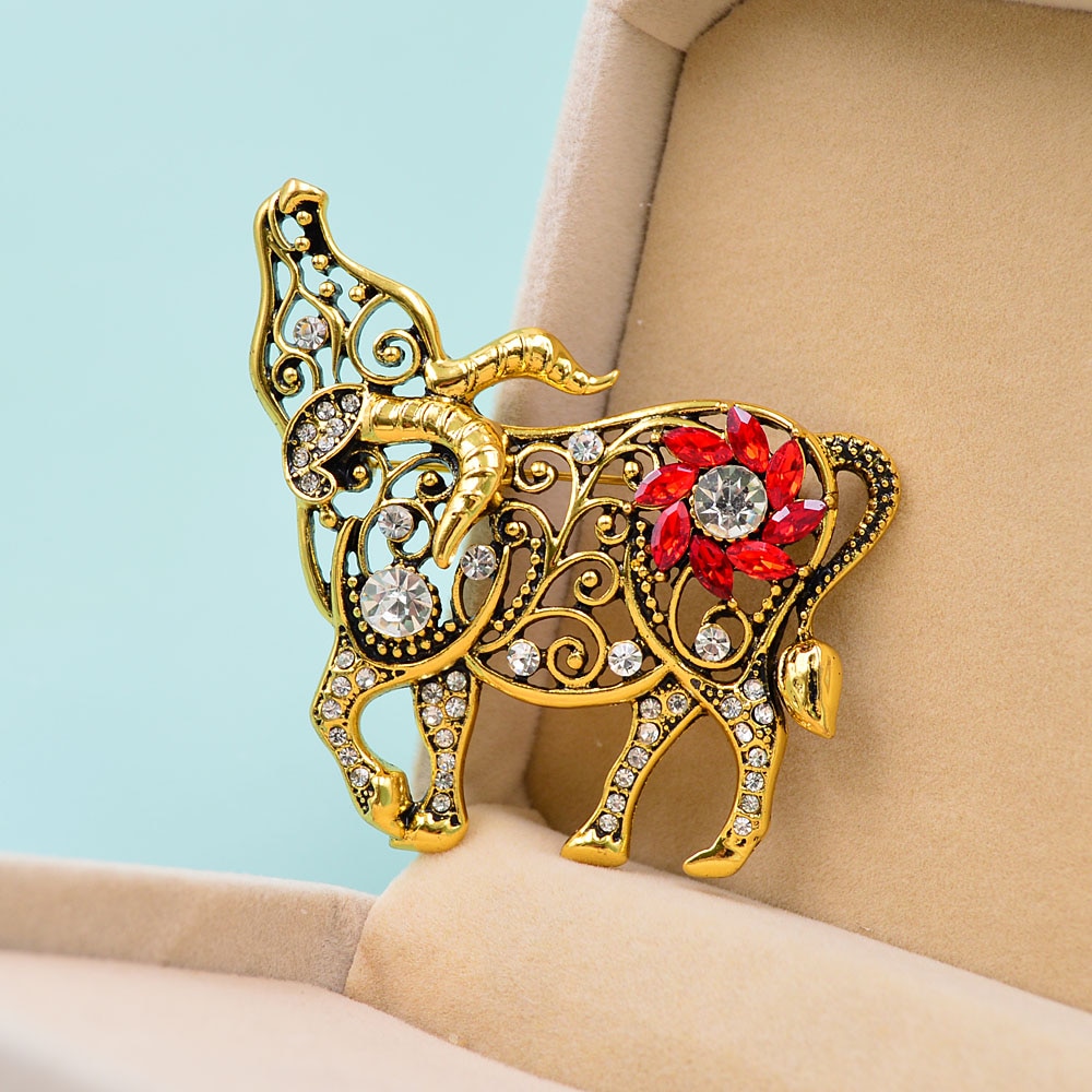 CINDY XIANG Rhinestone Chinese Zodiac Bull Year Brooch Cow Ox Pin Vintage Jewelry Good