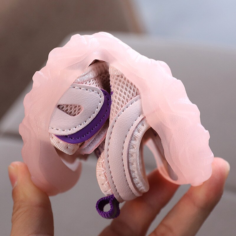 Summer children's LED light shoes boys' soft-soled beach shoes kick-proof girls' non-slip sandals little girl shoes