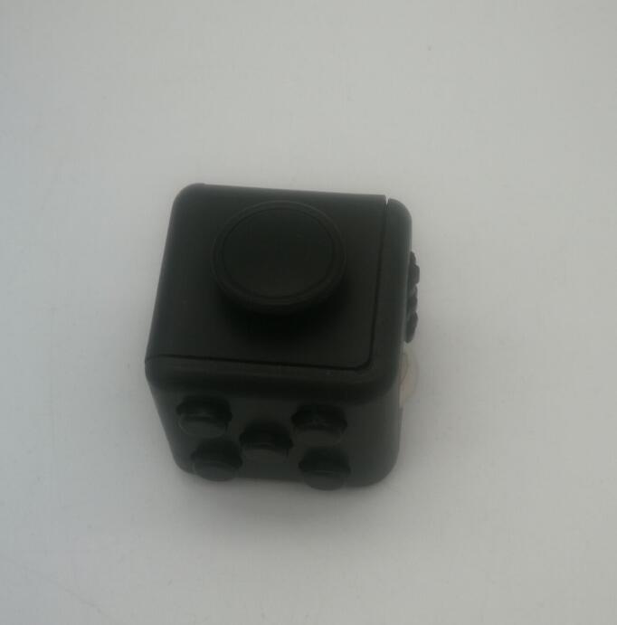 Min Cube Toy Vinyl Desk Finger Toys Squeeze Fun Stress Reliever 3.3cm Antistress Cube Toy Decompression Toy: Black