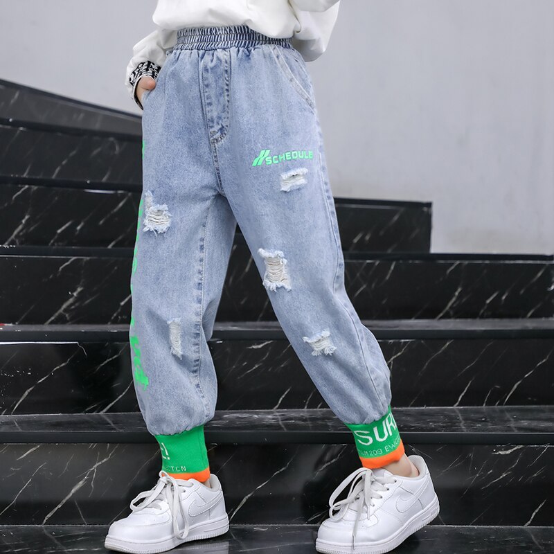 Barn jeans tjejer byxor rivna denim harem byxor hål gröna bokstäver träningsbyxor barn jeans 7 8 9 10 11 12 år tjejer