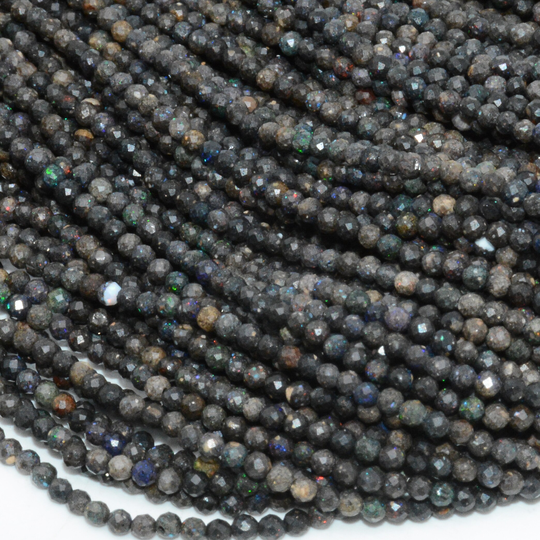 Natürlich schlicht - mittelschwarze/graue, facettierte, runde opalperlen 2mm-2.2mm