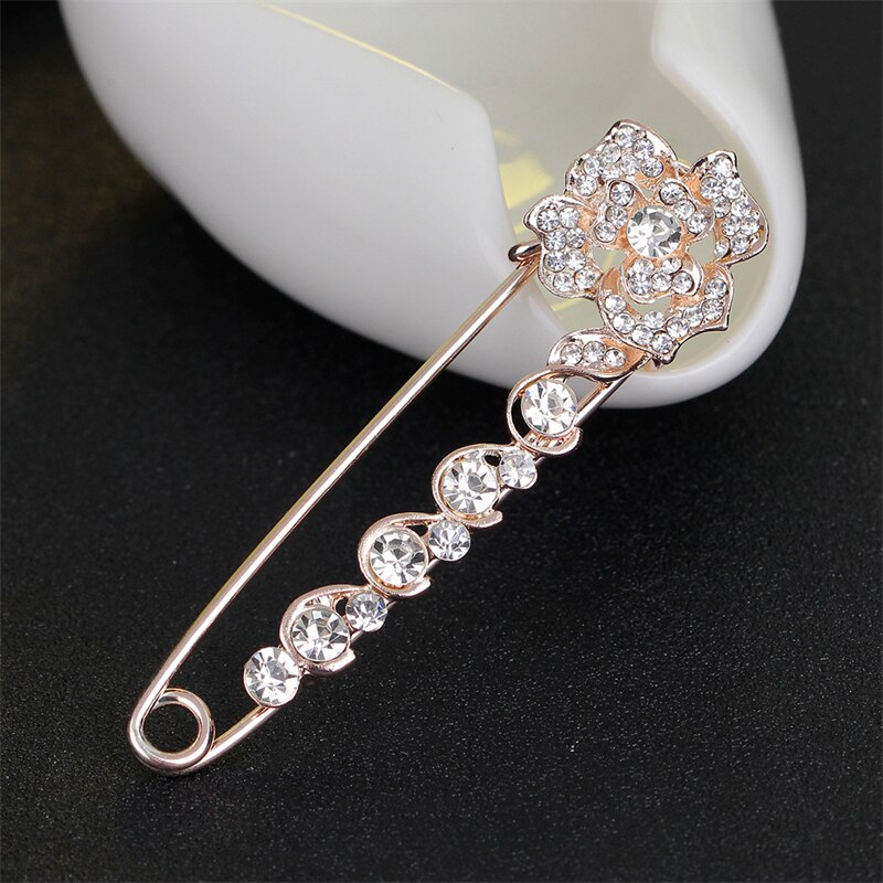 Koreanische Ausführung und beliebte retro-brosche mit diamanten, Rose aus legierung, große anstecknadel, mädchenkleidungsaccessoires