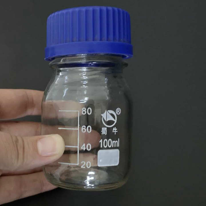 1 st 100ml glasflaska med blått plastskruvlock och skallinjer för laboratorietester/experimentglas
