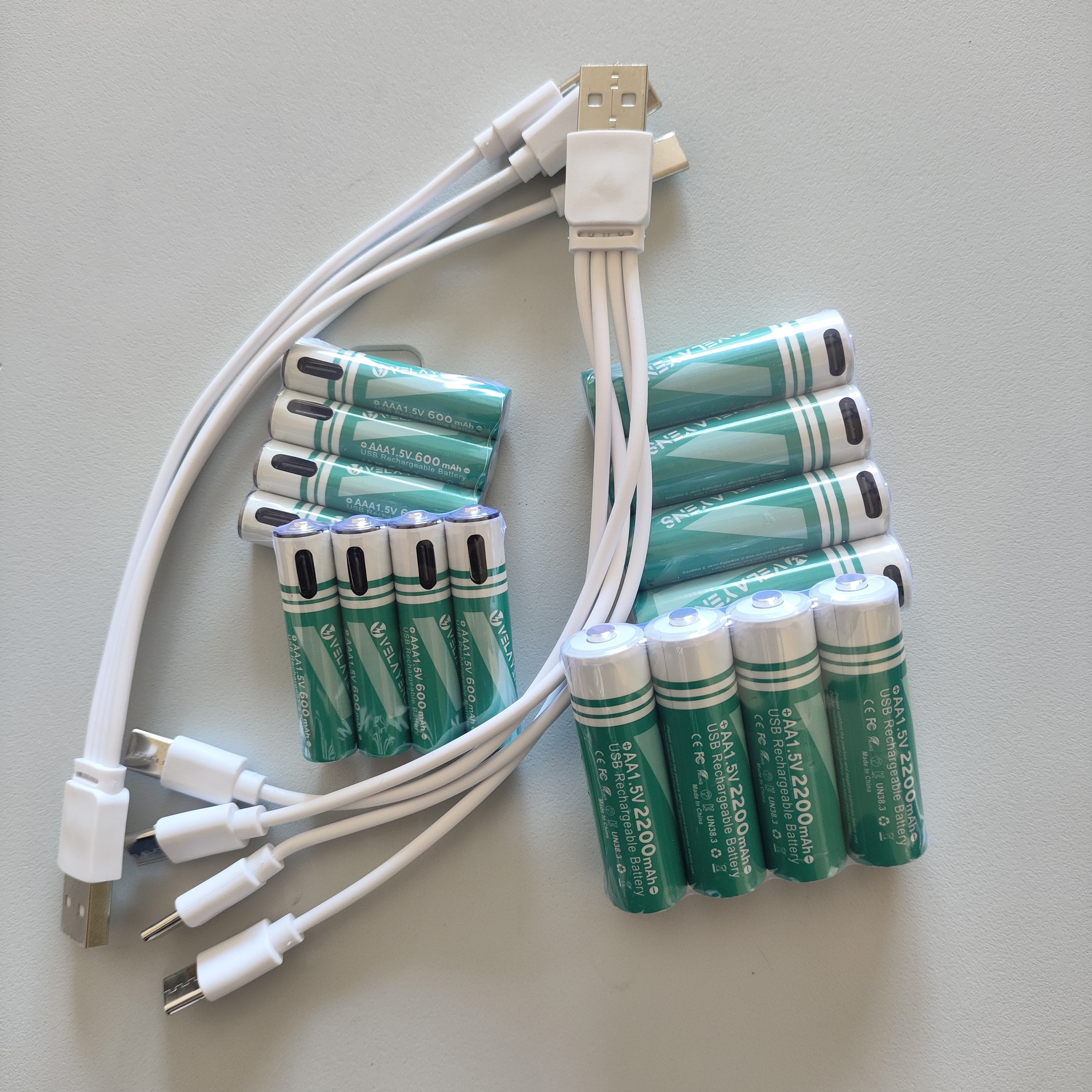 Batteria al litio ricaricabile USB da 1,5 V AA 2200 mAh + AAA 600 mAh Capacità effettiva Ricarica rapida 2000+ cicli di ricarica