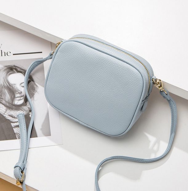 Bolsos de mensajero con solapa para mujer, Mini bolso de mano de piel sintética, bolsos de un solo hombro: light blue