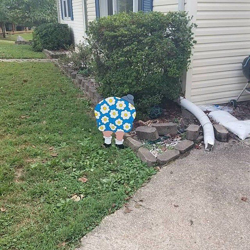 Old Lady Bending Down Yard Sign Outdoor Lawn Art Summer Decor Courtyard Art Ornaments Garden Silhouette Stakes