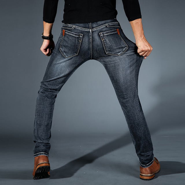 Jeans da uomo di tendenza: skinny, slim, regular o larghi