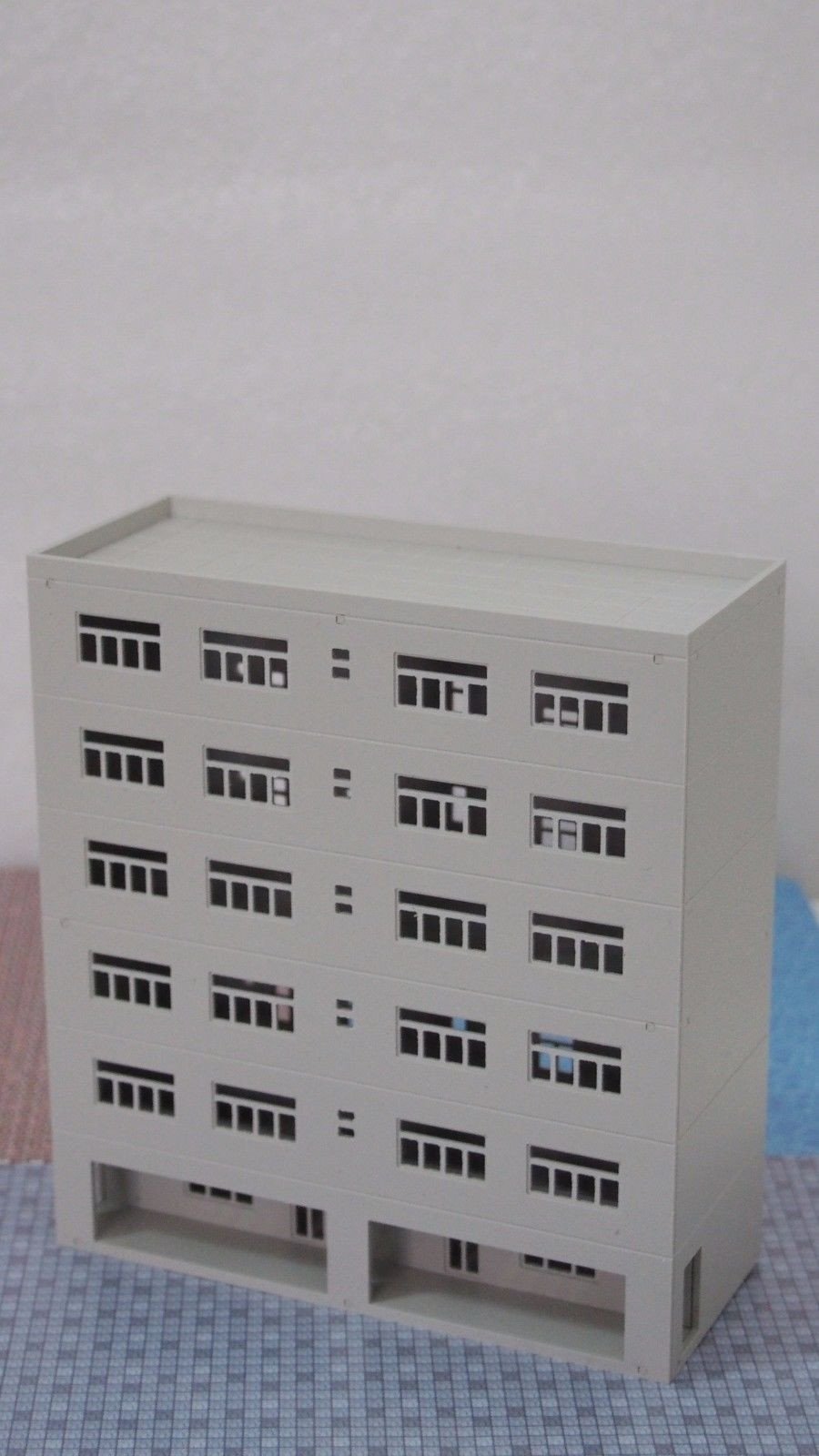 Outland Models Modern City Tall Industrial Building Office N Scale 1:160 Railway