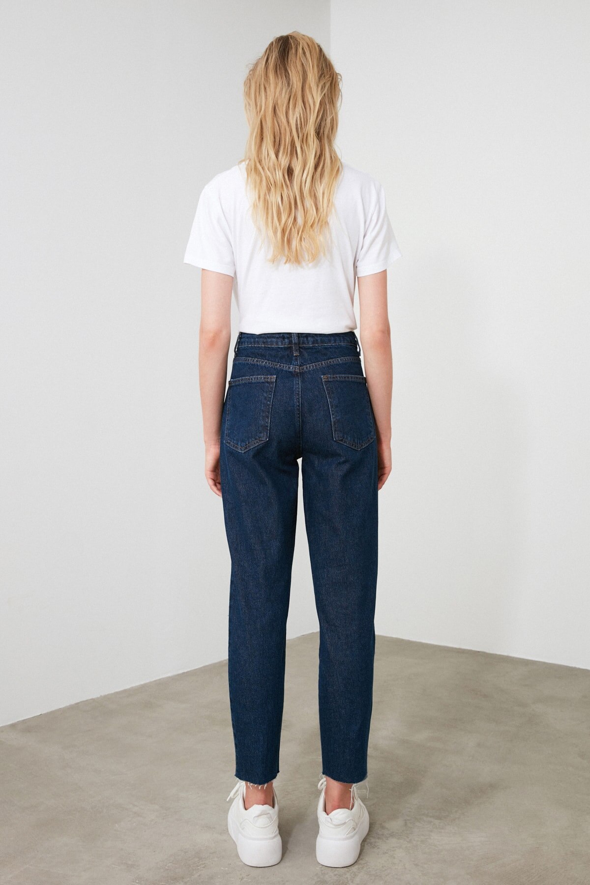 Trendyol Blue Block Wash Detailed High Bel Mom Jeans TWOAW20JE0109