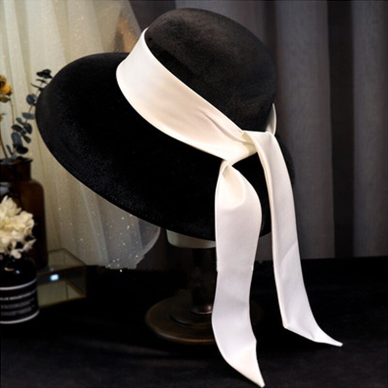 Vintage Bruiloft Hoeden Zwart Fluwelen Lint Hepburn Stijl Top Hoed Elegante Vrouwen Bridal Hoeden Bruiloft Accessoires Bridal Hoofddeksels