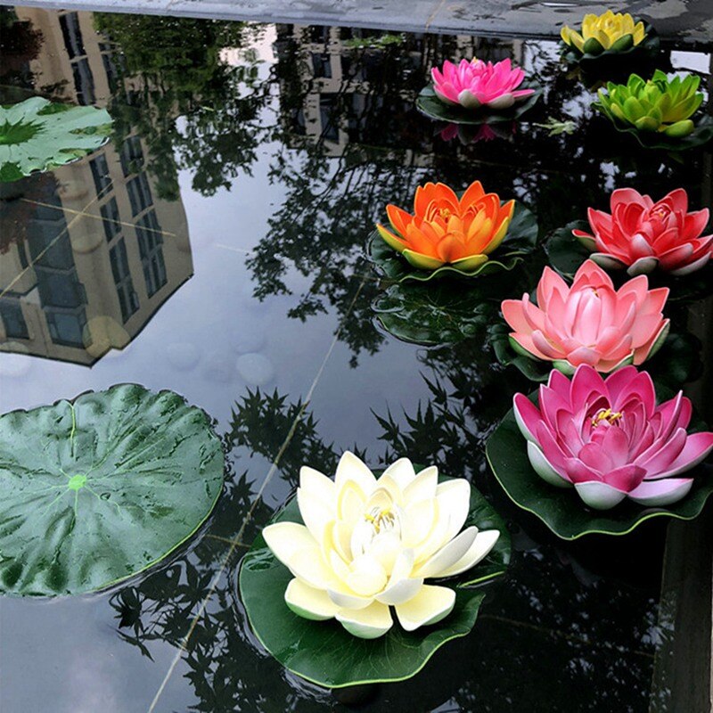 Simulatie van een zwembad, aquarium, bloemendecoratie, waterlelie, buitentuinsculpturen