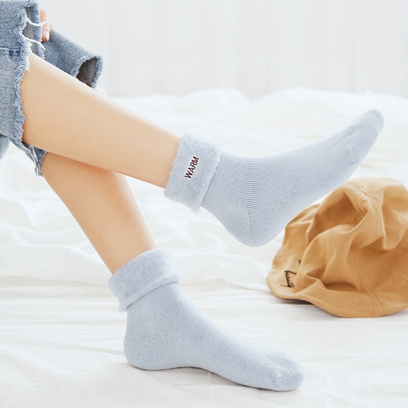 Chaussettes thermiques pour femmes, épaisses, chaudes, mignonnes, douces, duveteuses, neige, en coton, en cachemire, noires et blanches