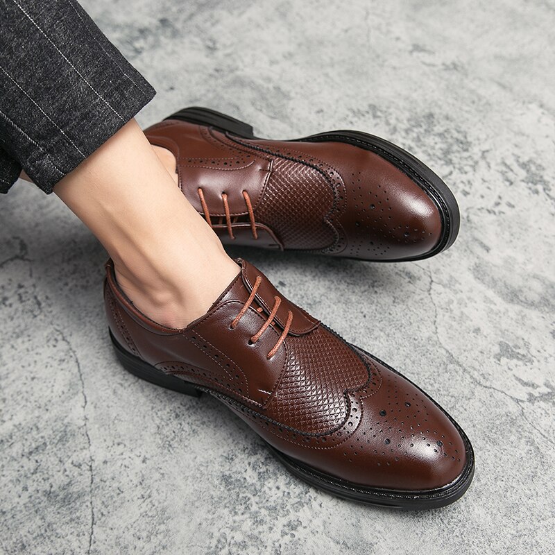 FIXSYS Leather Man Brogue Shoes Pointed Toe Oxford Shoes Classic Business Office Formal Shoes Stylish Mens Lace Up Wedding Shoes