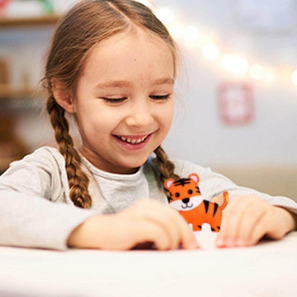 Kit de costura para niños, Kit de manualidades de fieltro con formas de animales de la selva, trajes de manualidades educativas con hilo de bordar de plástico N