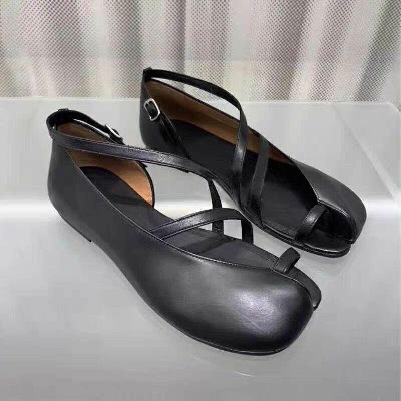 Newest Split toe sandals women leather flip flops cross-tied hollow roman flat summer shoes