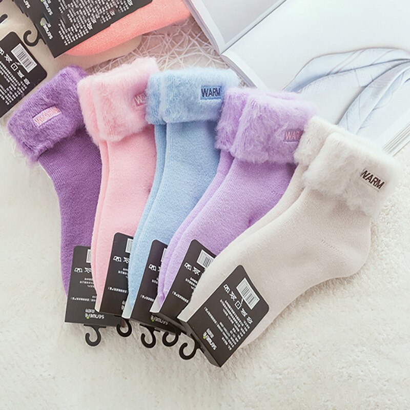Chaussettes thermiques pour femmes, épaisses, chaudes, mignonnes, douces, duveteuses, neige, en coton, en cachemire, noires et blanches