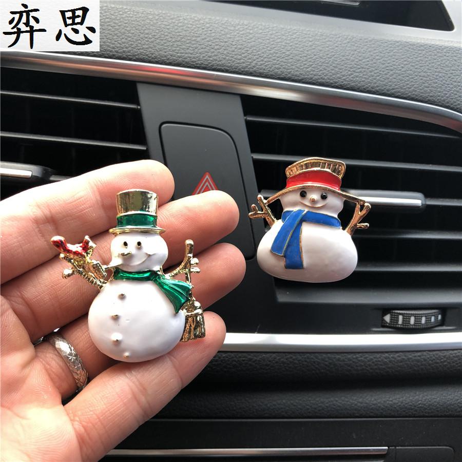 Sneeuwpop modelleren in winter Auto parfum clip Een mooie metalen sneeuwpop auto luchtverfrisser Vieren Kerstmis parfum