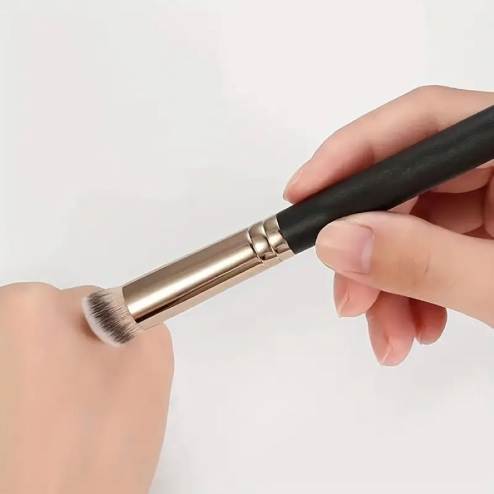 Brosse anti-cernes pour fond de teint, couvre les imperfections du visage et le fard à joues, brosse de maquillage multifonctionnelle réutilisable pour le visage