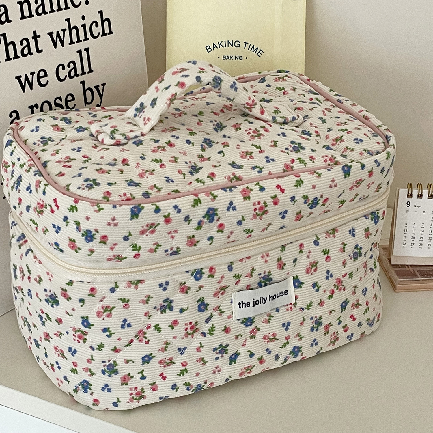 Lovely Floral Stitching Corduroy Cosmetic Bag For Storing Skin Care ltems Lipsticks Accessories Travel Necessity Birthday: Ivory