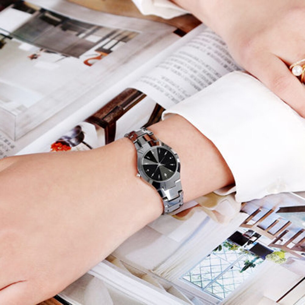 Casual par ure til kvinder mænd rund skive kalender legering forbundet rem analog quartz armbåndsur armbåndsure dame ure