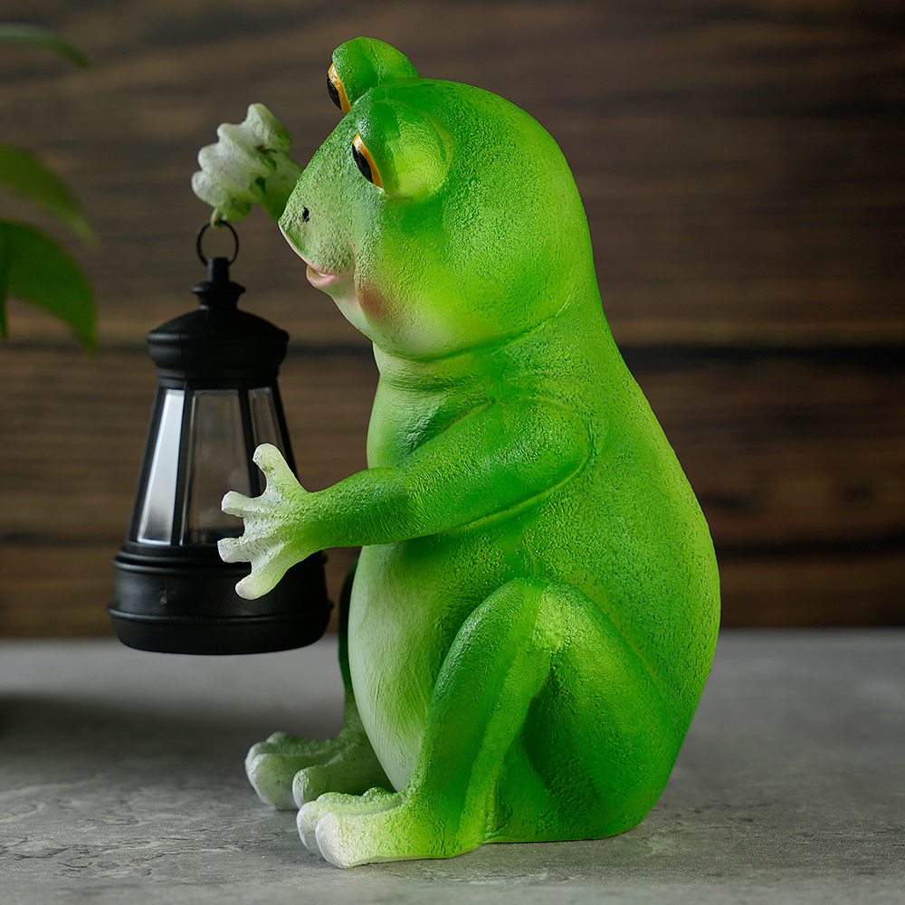 Solar Frog Garden Statue with LED Lantern Outdoor Yard Patio Decorative Piece Ideal for Mother's Day Or Housewarming