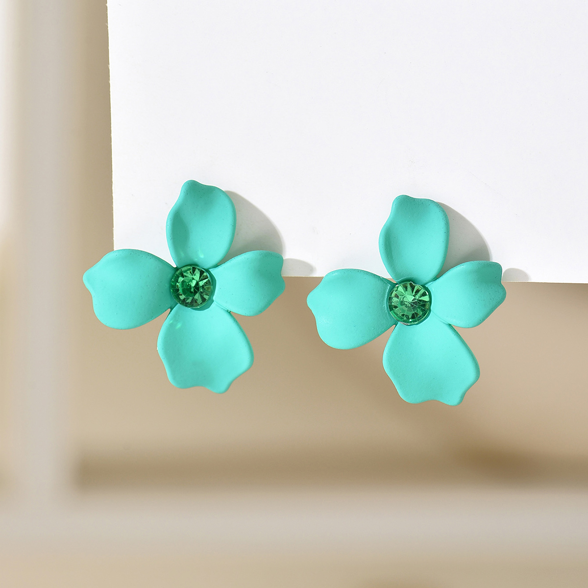 Pendientes coreanos rosas con forma de flor pequeña para mujer, aretes llamativos frescos y dulces, joyería de 2023: Marrón rojizo