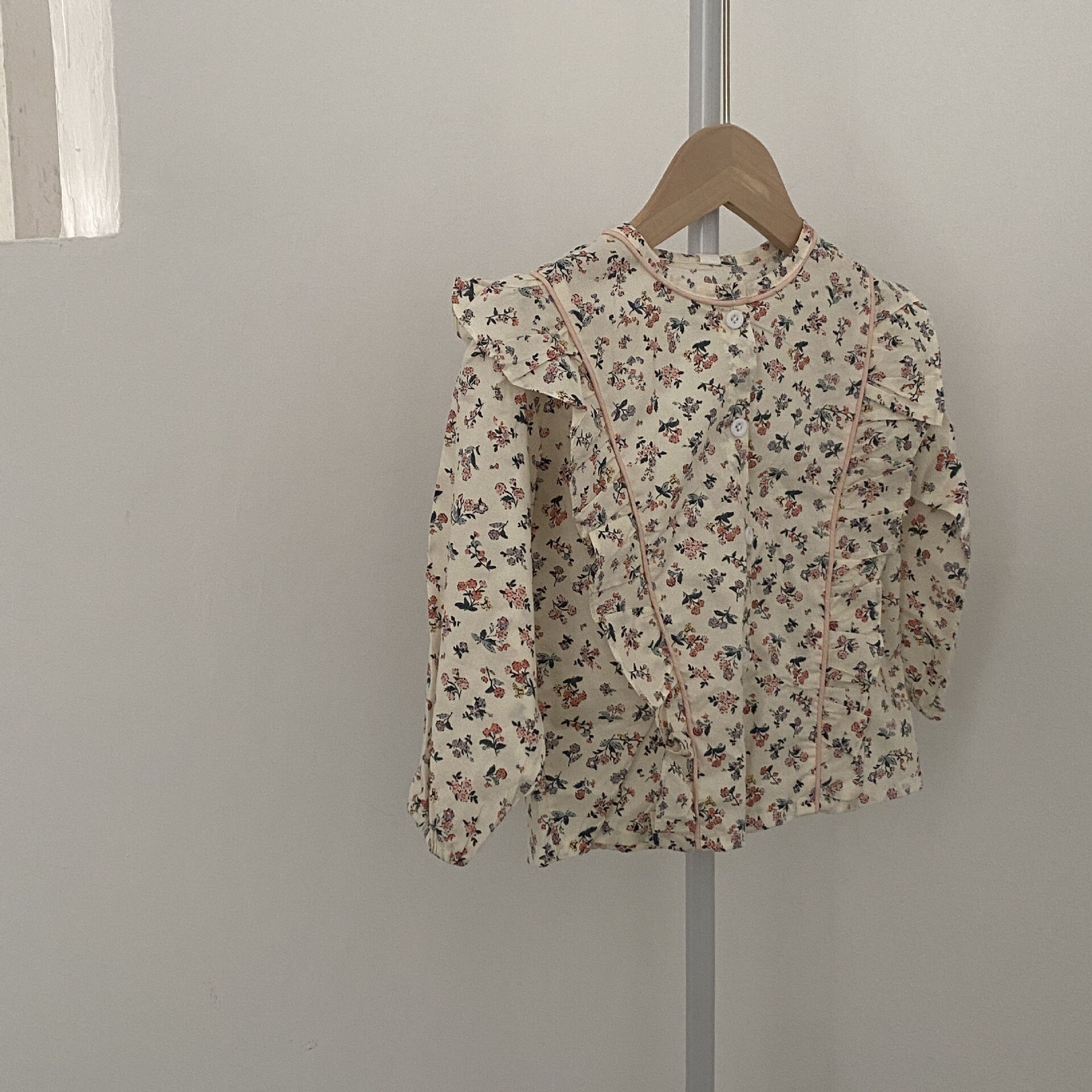 Camisa Floral con cuello redondo para niñas, Blusa con volantes, Tops de manga larga para bebés, ropa de princesa para niños pequeños, Primavera