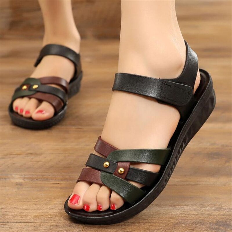 Été style sandales femmes fond plat anti-dérapant vêtements chauds sandales et pantoufles décontracté plate-forme chaussures pour femmes