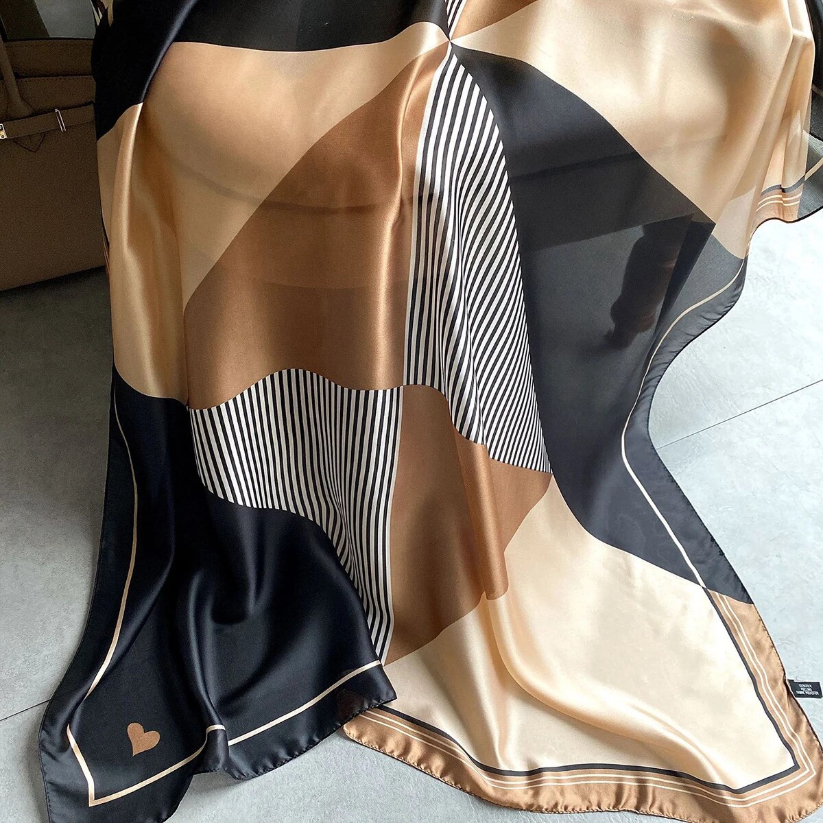 Estampa geométrica feminina Imitação de seda cetim cachecol, elegante protetor solar xale, cabeça de viagem praia, hijab à prova de vento, 180x90cm
