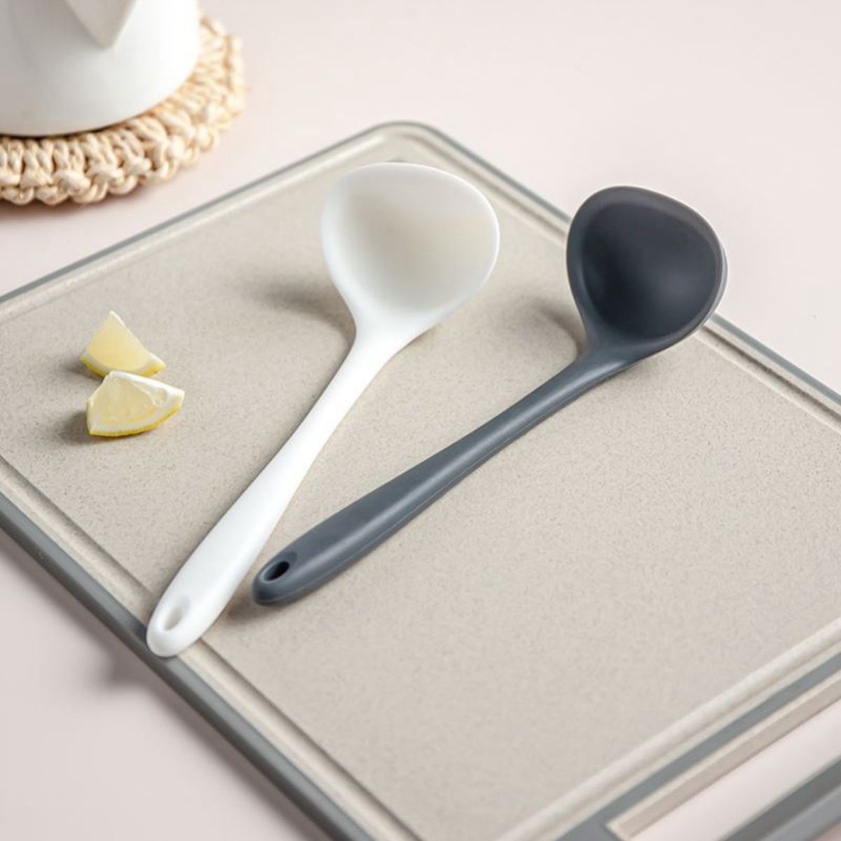 Silicone Ladle Soup Spoon Non-stick Curved Handle Unbreakable Big Round Scoop for Dinner Kitchen Dining Tool Tableware