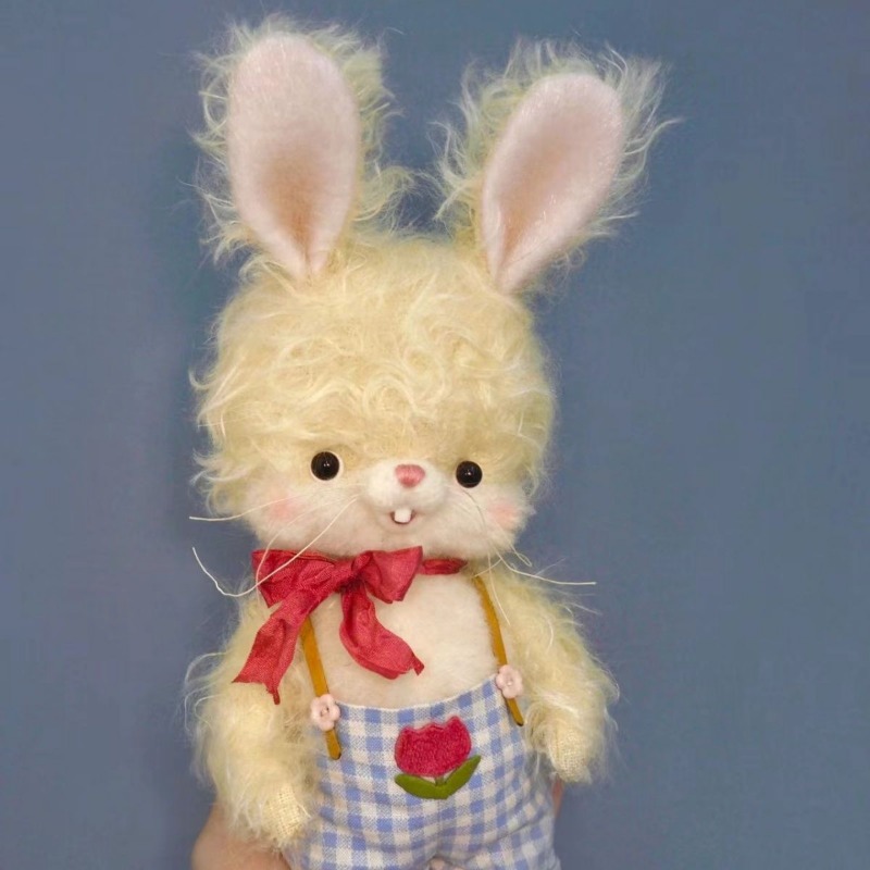 Langhåret teddybjørnfløyelsrull med , 50g tråder, håndlaget heklet teddybjørn, søt dukke, nøkkelringmateriale, tråd