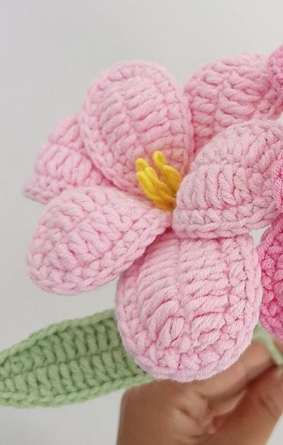 (ingen vase )1pc håndlavede blomster kunstige tulipaner buket hæklet evig blomst til bryllup hjemmeborddekoration år: Kongeblå