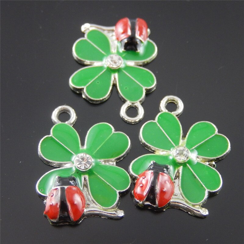 20 pièces vert et rouge couleur trèfle coccinelle fleur émail pendentif breloque bijoux trouver collier accessoires de téléphone 37058